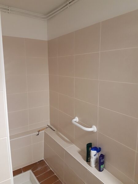 Coordinateur de Travaux <br/> Voici le Résultat Final de la Réfection <br/> D’une Salle de Bain, WC et Couloir d’entrée <br/> Après Travaux <br/> La Roche-de-Glun (26)