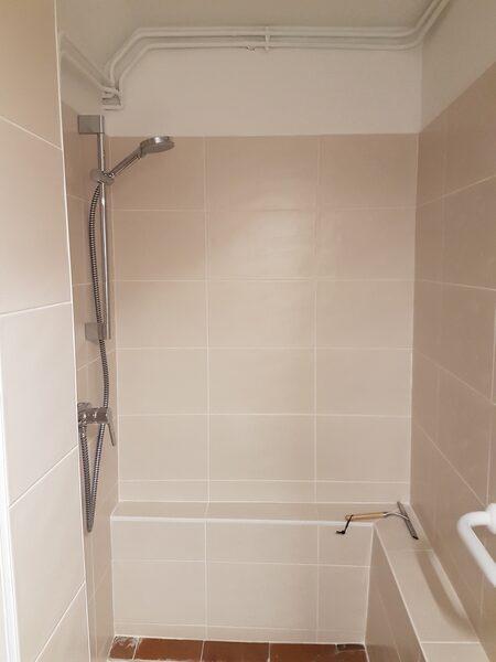 Coordinateur de Travaux <br/> Voici le Résultat Final de la Réfection <br/> D’une Salle de Bain, WC et Couloir d’entrée <br/> Après Travaux <br/> La Roche-de-Glun (26)